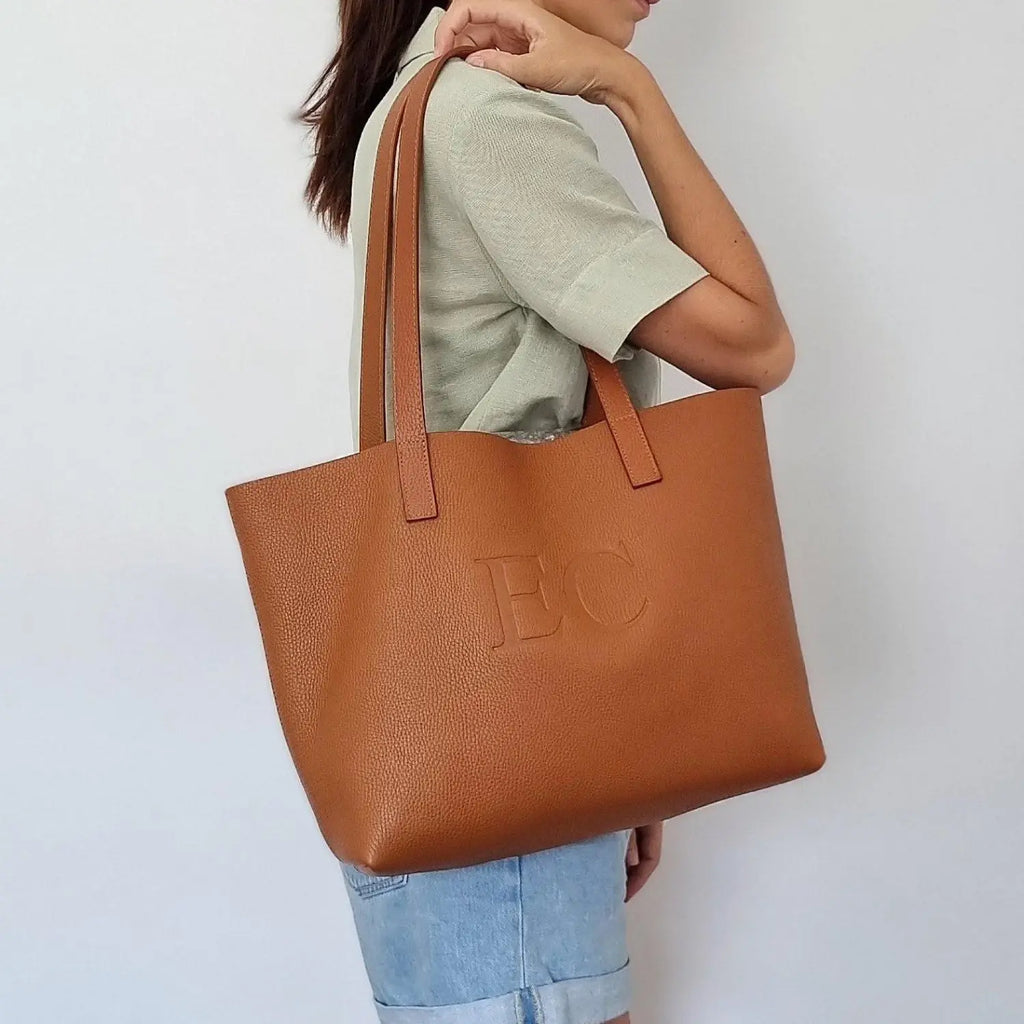 Bolso de piel marrón con asas largas y estilo shopper personalizado