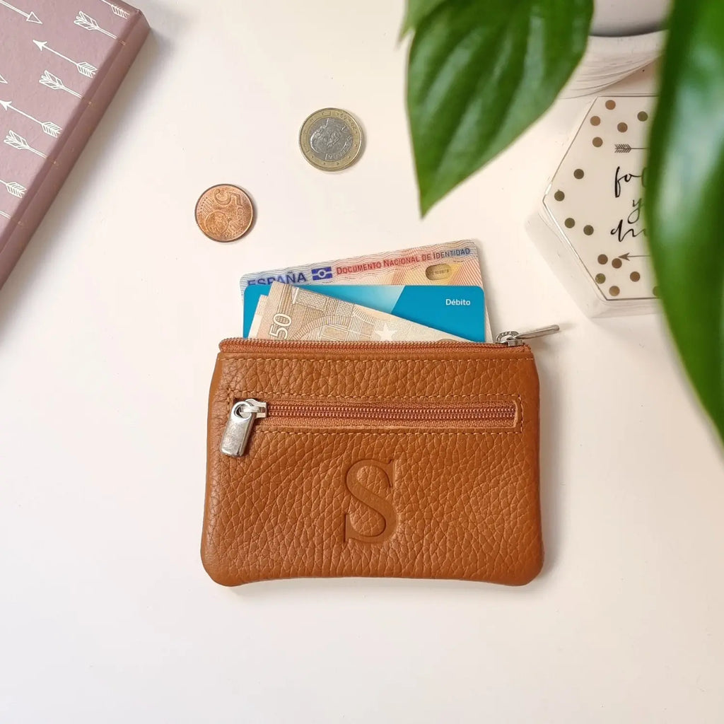 Monedero de cuero personalizado, ideal como regalo práctico para mujer