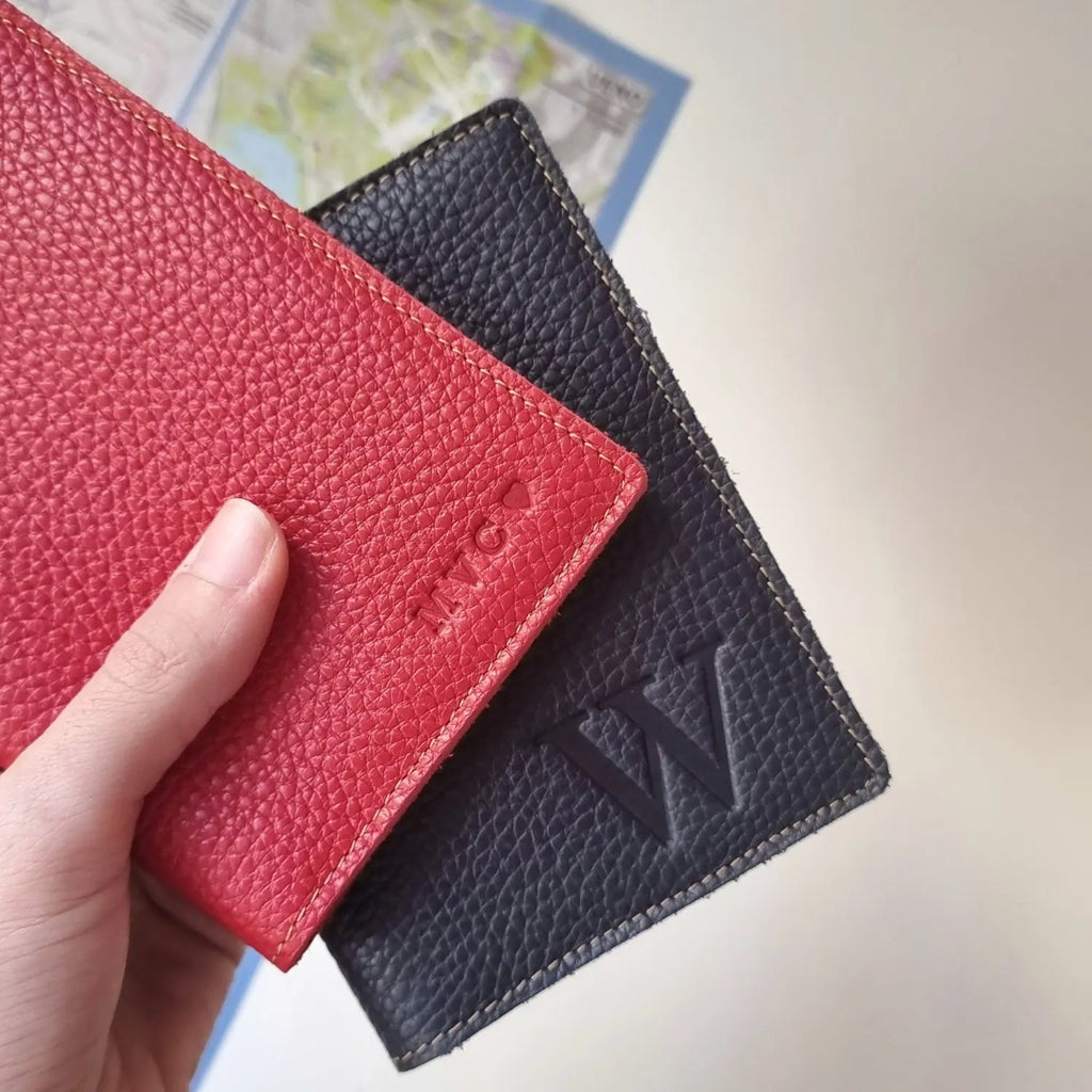 Funda de pasaporte de cuero hecha a mano personalizada con compartimentos internos