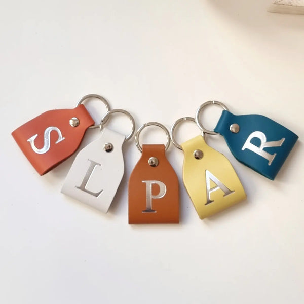 Llavero de cuero personalizado con inicial, disponible en 19 colores