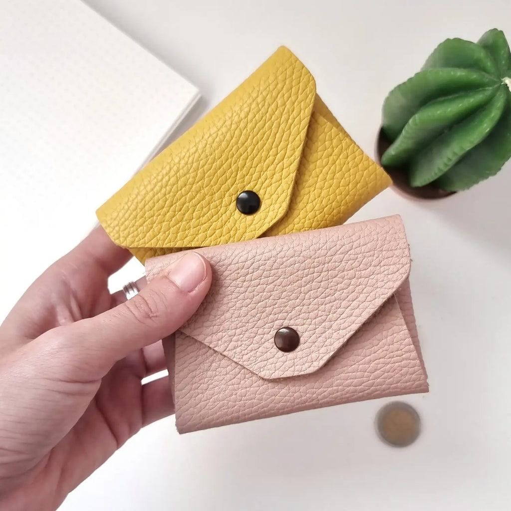 Accesorio compacto de cuero auténtico para monedas, estilo artesanal
