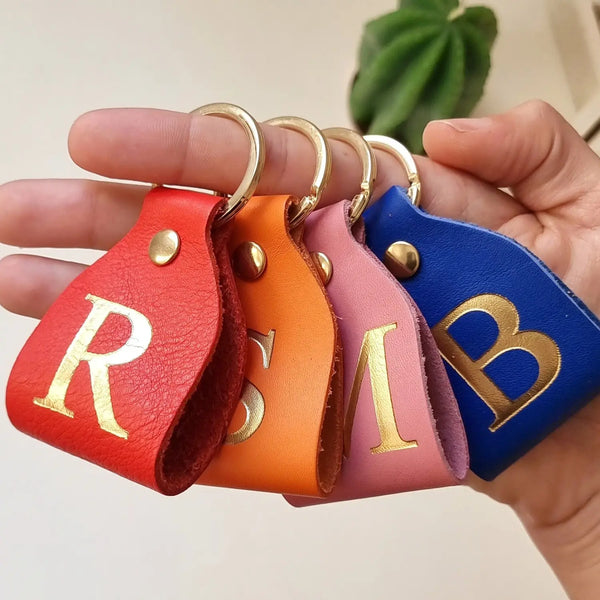 Custom keyring in leather with engraved monogram, 19 colors available