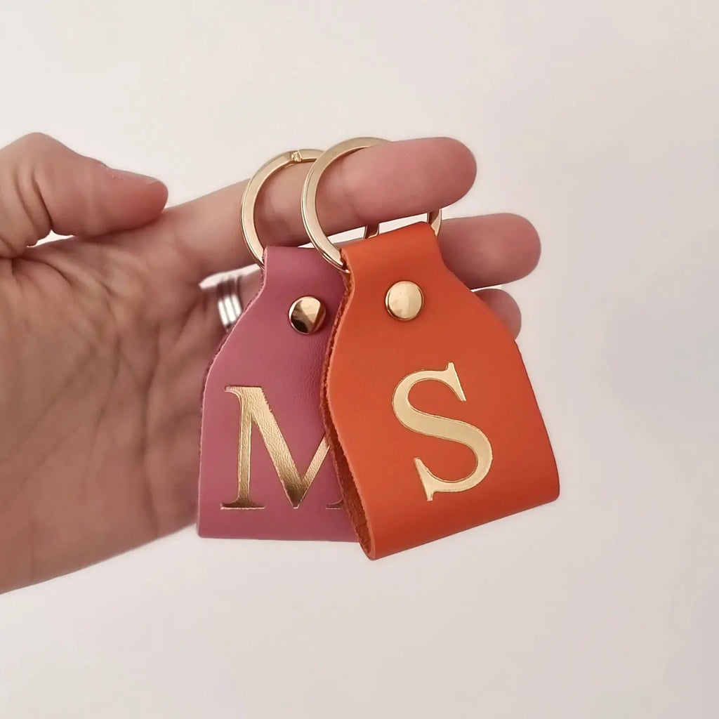Llavero hecho a mano ideal para regalar personalizado de piel de Leathergoods43