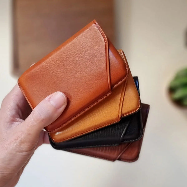 Tarjetero de cuero hecho a mano con nombre grabado personalizado para hombre de Leathergoods 43