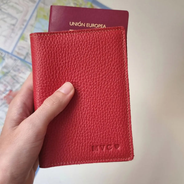 Custom travel Handcrafted wallet in full grain leather, ideal for passports and documents