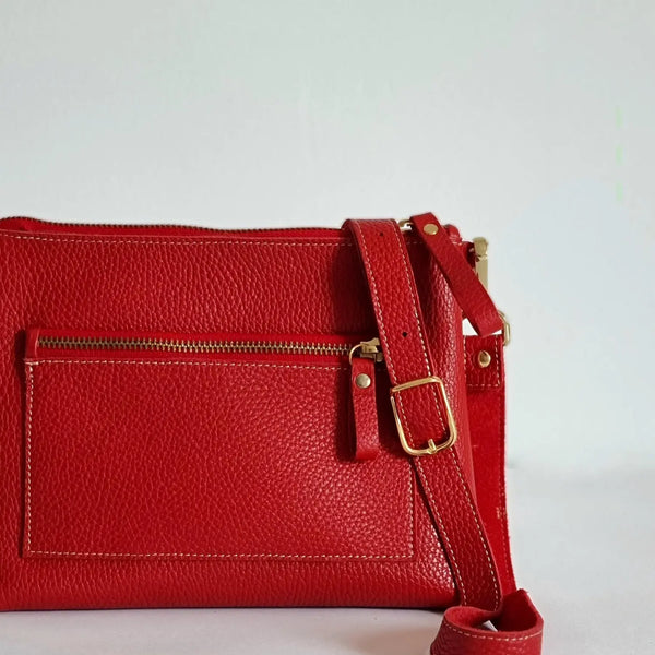 Compact zippered leather shoulder bag for women, ideal for everyday use